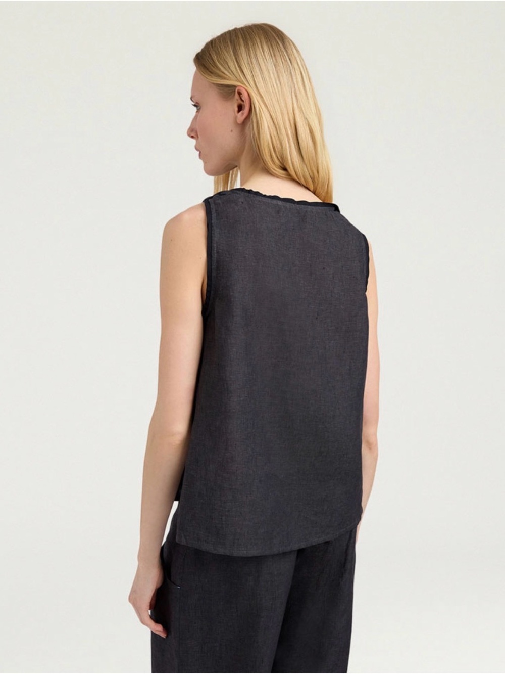 Momoni Sleeveless Black Linen Twist Shoulder Top - Picture 4 of 14